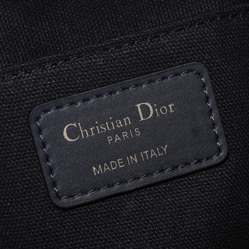 30 MONTAIGNE BEAUTY POUCH