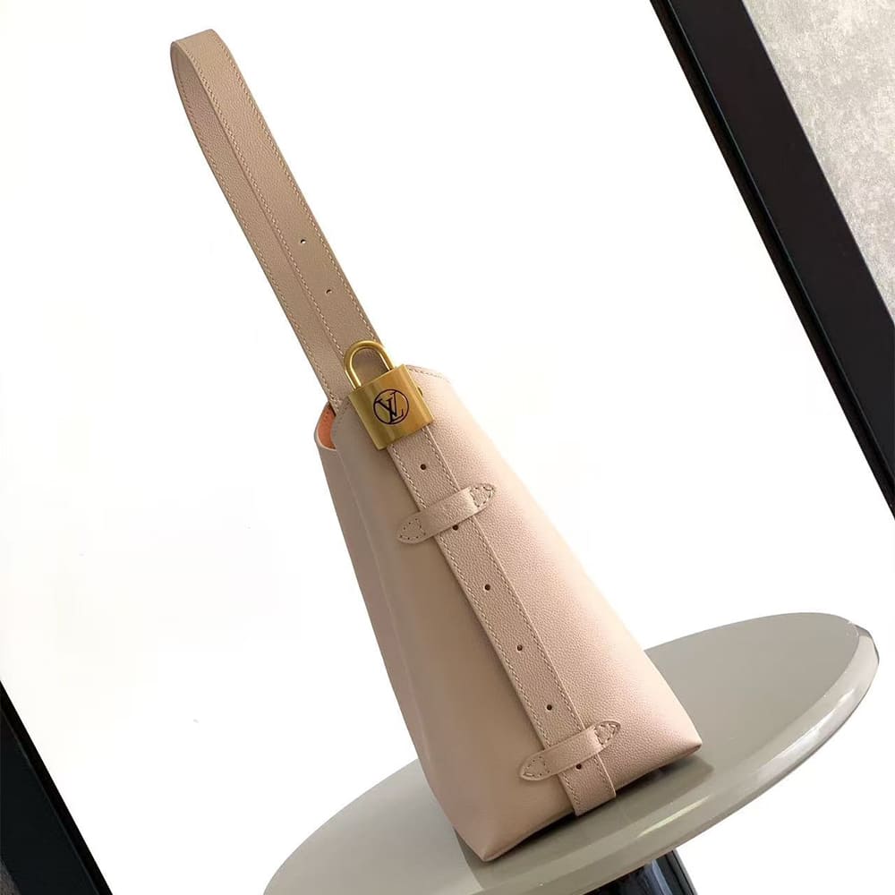 LV Low Key Hobo PM(HIGH-END GRADE)